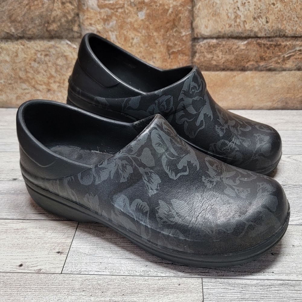 Crocs Shoes Women's Black Floral Dual Comfort Slip-on Slip Resistant Clogs